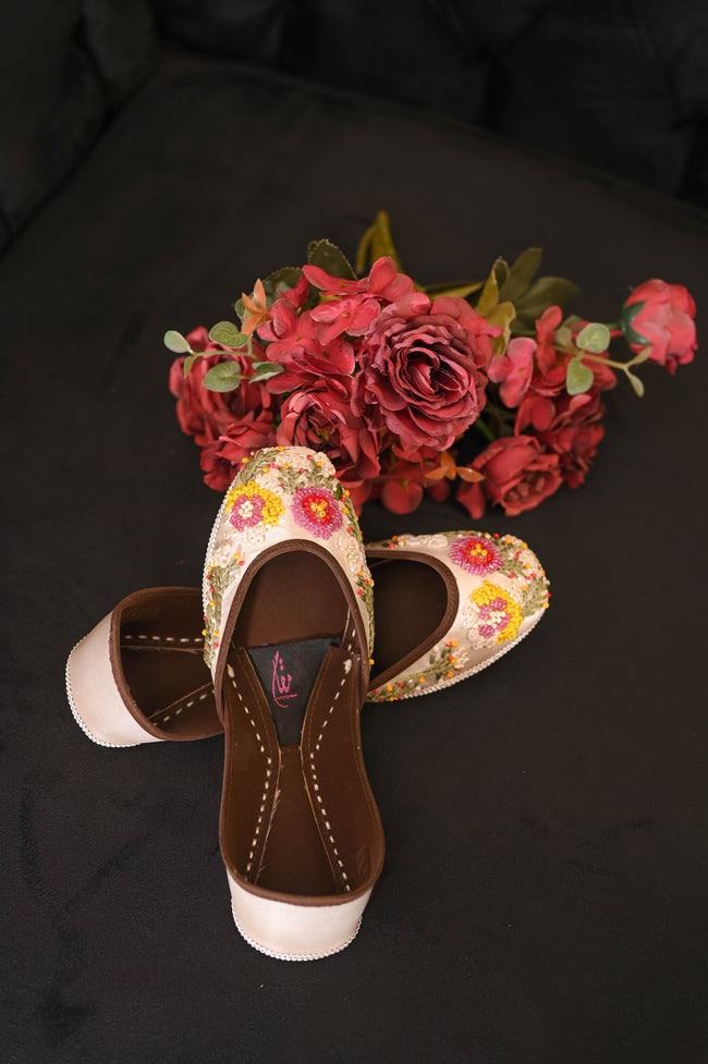 MQ/127/A:- Multi Embroidery Main Image