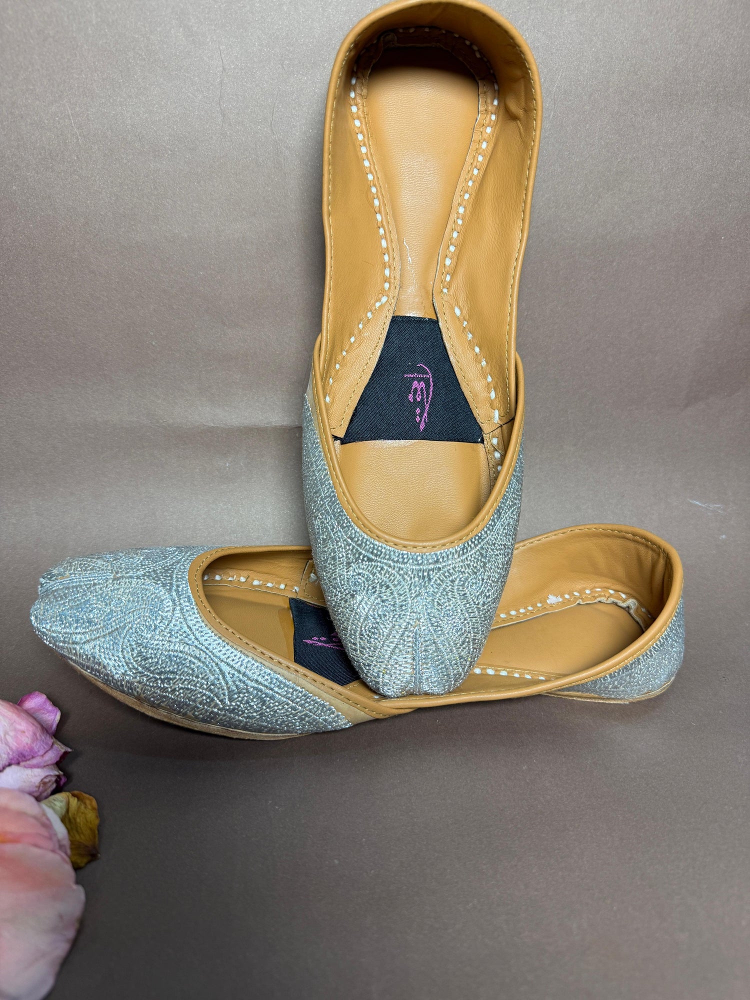 MQ/1001/A:- Silver Tilla