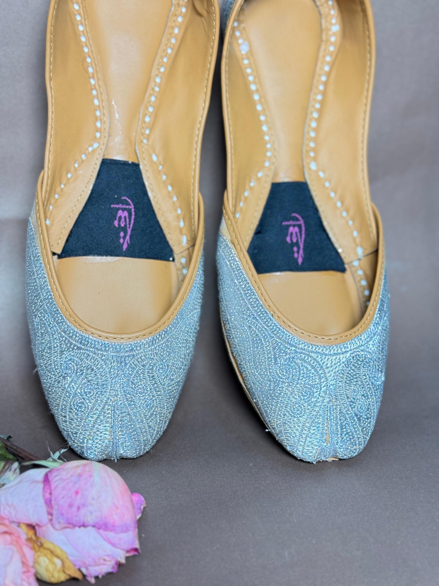 MQ/1001/A:- Silver Tilla