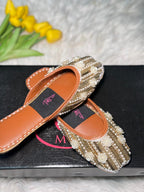 MQ/301:- White Flower